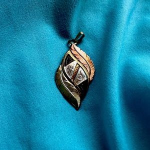 Vintage feather necklace pendant